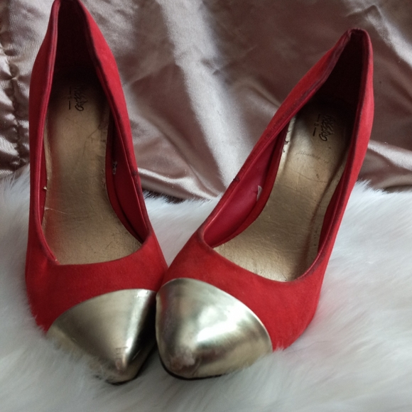 Red Heels with Gold Tips - Picture 13 of 14